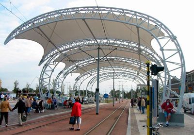 Stalen tramluifel te Nieuwpoort