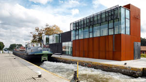 Bâtiment de contrôle pour écluse et ponts