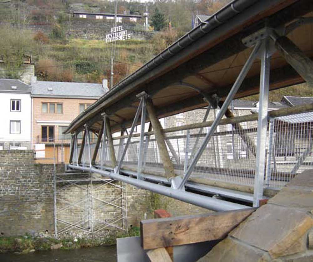 Passerelle sur l’Ourthe